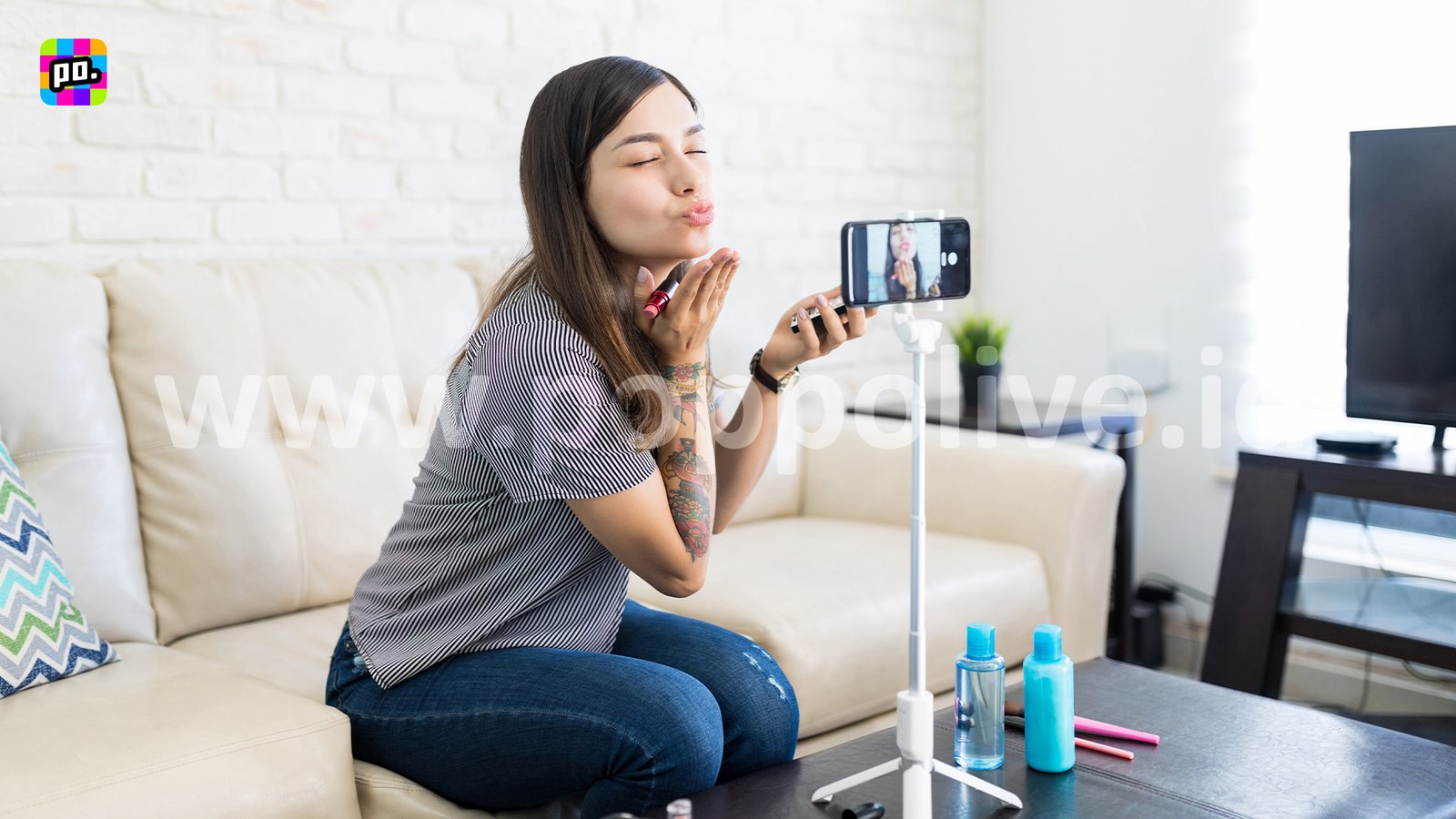 Dengan mengenal star syndrome, bahaya, dan dampaknya dalam dunia live streaming , kita dapat lebih bijak dalam menjalani peran sebagai host.